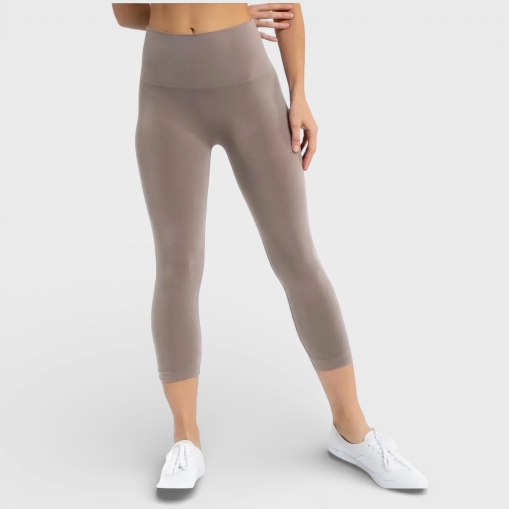 810 10/$50🏄🏻‍♀️. NEW! Elietian High Waisted Tan Crop Leggings